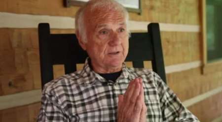 Tiene 85 años, fue sacerdote y ahora es actor porno