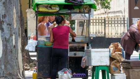 Por la crisis, hay menos asalariados y más changarines o emprendedores