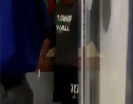 VIDEO. Momentos de terror en el Materno Infantil: con un cuchillo en la mano exigía que atiendan a su hija