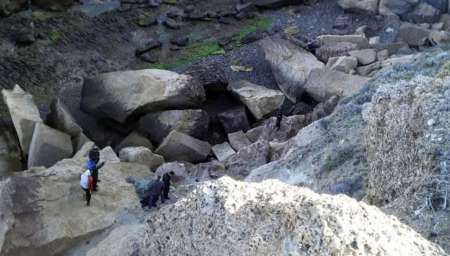 Paseaba por la playa, la violaron y mataron a su hijo de 4 años