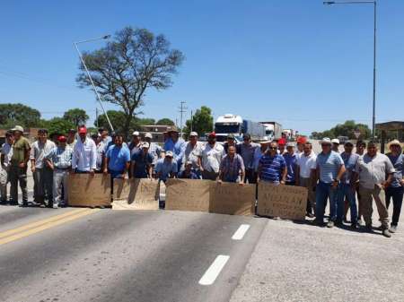 Protesta de productores agropecuarios por el aumento en las retenciones