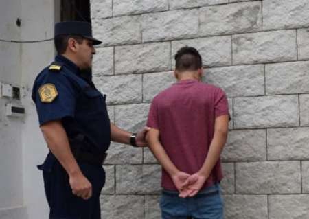 Lo condenaron por desobediencia judicial y por lesionar a su expareja