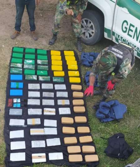 Tras una persecución, narcos abandonaron una camioneta cargada con droga en Salta