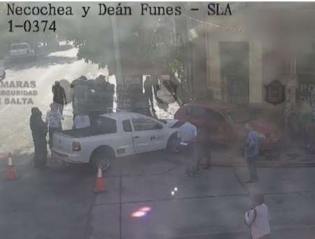 VIDEO: Fuerte choque en el macro centro dejó dos mujeres lesionadas