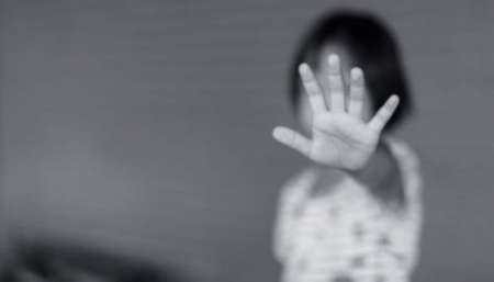 Ampliaron los cargos contra una mujer que entregaba a sus hijas y amigas a un abusador