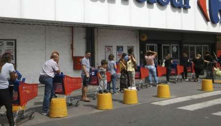 Piden tranquilidad y afirman que no hay desabastecimiento en Argentina