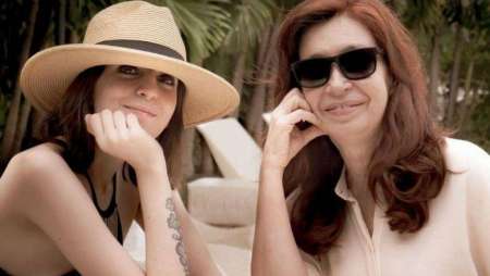 En medio de las medidas coronavirus, Cristina Fernández viajó a Cuba para ver a su hija