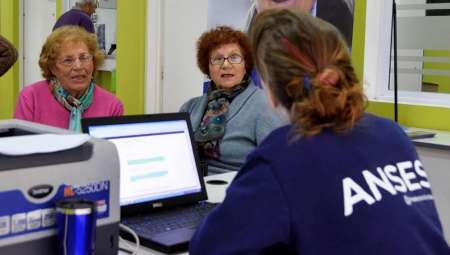 Coronavirus: familiares de jubilados podrán cobrar por ellos