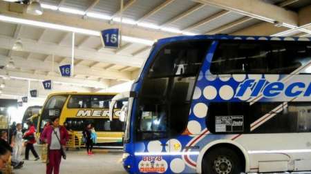 El gobierno suspendió la circulación de trenes y colectivos de larga distancia y aviones de cabotaje en todo el país