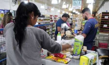 Mañana se acredita la tarjeta AlimentAR en Salta: alertan que podrían colapsar los super
