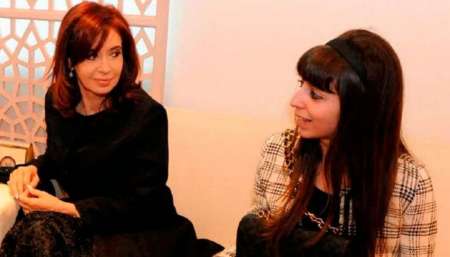 Cristina Fernández regresa al país con su hija Florencia