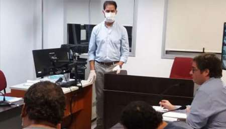 Primera acusación por violar el aislamiento