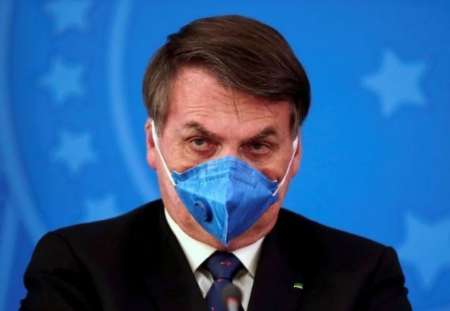 Bolsonaro dijo que el brasileño “no se contagia” de coronavirus porque “bucea en alcantarillas y no le pasa nada”