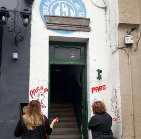 Pintadas en la CGT: Mujeres escracharon a Guaymás porque no convoca al paro