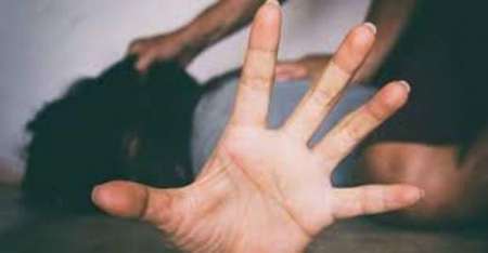 A punta de cuchillo violó a una mujer que dormía en su habitación y luego le robó