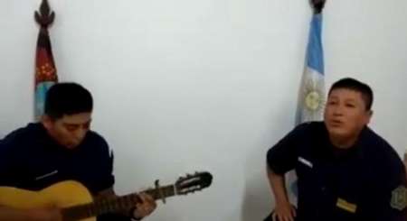 Con una emotiva canción, policías de Seclantás piden respetar la cuarentena