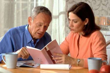 Recomiendan acompañamiento y cuidado a las personas mayores