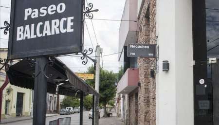 Falta de pago: Hubo cortes de luz en la calle Balcarce