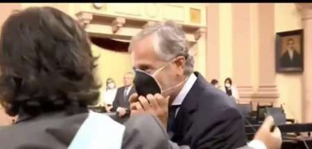 Imprudencia en la legislatura: Durand Cornejo, el único senador en asistir después de volver del exterior