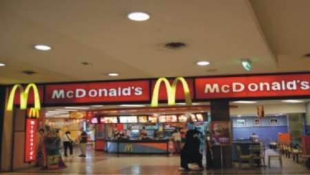 "Tengo un bebé de 1, mantengo a mi hijo sola y cobré 3 mil pesos", el relato de una empleada de Mc Donalds