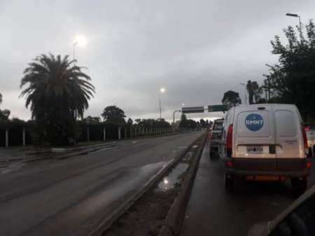 Largas colas en zona sur para ingresar al centro, quejas de los conductores