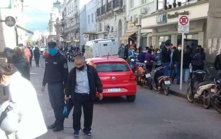 Abrieron los bancos y estalló el centro de Salta: eso si, todos con barbijos