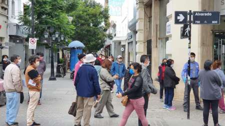 Si no se disparan los contagios, el 26 se reanudaría la actividad económica y social en algunos lugares