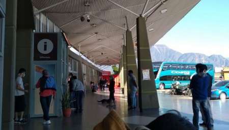 Sin dinero y sin comida, estudiantes esperan volver a Salta