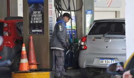Pese a la estrepitosa caída del petróleo, las naftas no bajarán de precio