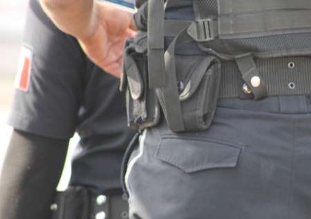 Detuvieron a dos policías que traficaban droga en Rivadavia Banda Sur