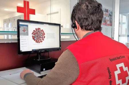 La Cruz Roja lanza un servicio telefónico gratuito para grupos vulnerables en la pandemia