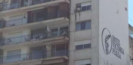 Finalmente, sacarían a las personas "encuarentenadas" del Hotel Victoria Plaza