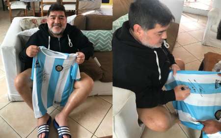 El regalo de Dios al Santo, Maradona obsequió camisetas autografiadas a Juventud