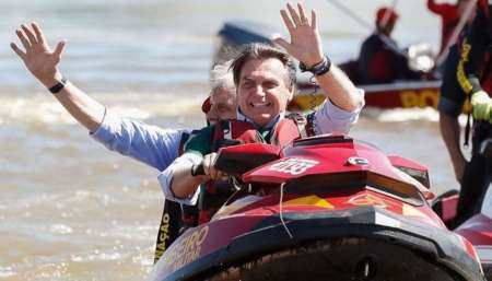 VIDEO Bolsonaro se pasea en jet ski ante el luto oficial y más de 10.000 muertos por Covid-19