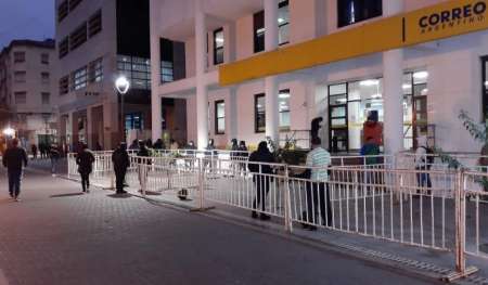 Cobran hasta $500 para hacer fila en el Correo: "Se ganan la vida honradamente"