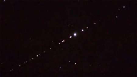 Video: un hilo de luces en el cielo sorprendió a los salteños