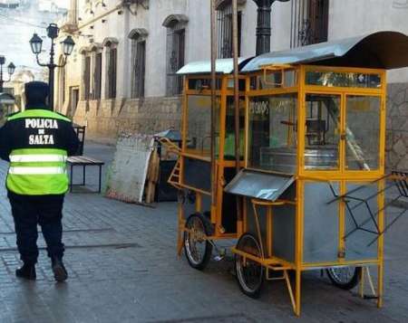 Volvieron los vendedores de pochoclos al centro salteño