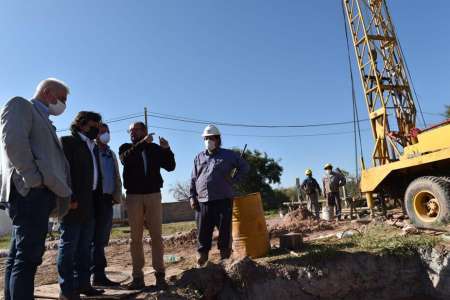 “Estamos construyendo más de 30 pozos de agua en la provincia”, dijo Sáenz en El Quebrachal