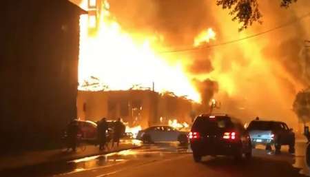 VIDEO Furia en Minneapolis por la muerte de un hombre negro en manos de la policía