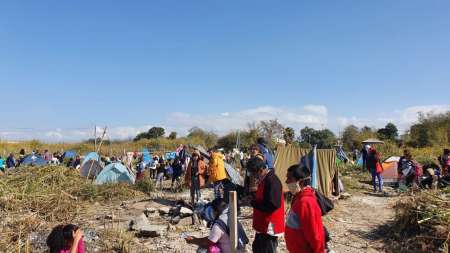 Cien familias asentadas esperan una respuesta del IPV