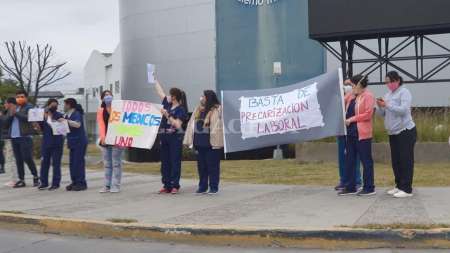 Médicos salteños reclamaron con un bocinazo mejoras laborales