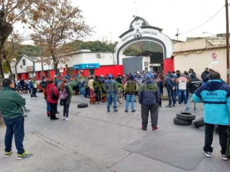 Tránsito sigue de paro y marcha hacia el Concejo Deliberante