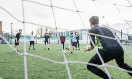 Sin protocolo de COVID-19, abrieron las canchas de fútbol 5
