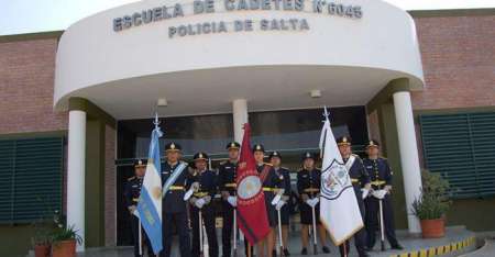 Docentes de la Escuela de Cadetes reclaman 3 meses de sueldos atrasados