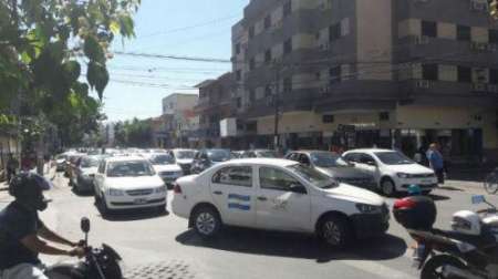 Remiseros convocan a romper vidrios y quemar comercios: “Que se note la manifestación”