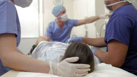 No sabía que estaba embarazada y dio a luz en la calle