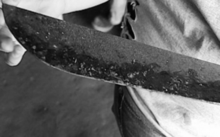 Policía atacado a machetazos en Colonia Santa Rosa, vecino que intervino recibió un balazo