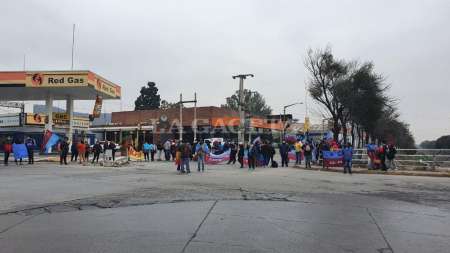 Salteños salieron a la calle a reclamar por un seguro al desocupado de $30.000