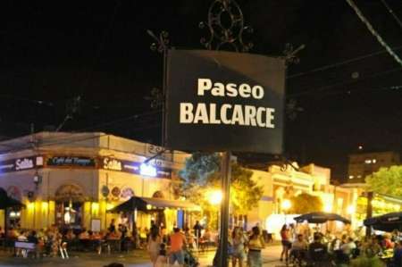 El drama de las peñas y los cantantes del Paseo Balcarce: "este rubro muere de a poco"