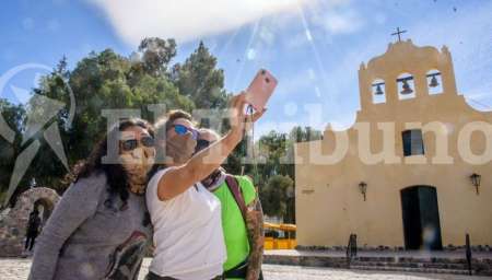 El turismo local es una buena noticia, pero para ser rentable debe ser regional o nacional